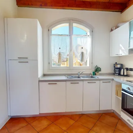 Apartment Borgo Del Torchio C8 Bybookinggardalake Manerba del Garda